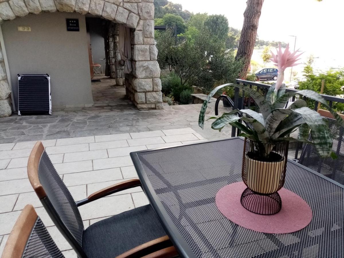 Apartment Zizi Omiš Екстериор снимка