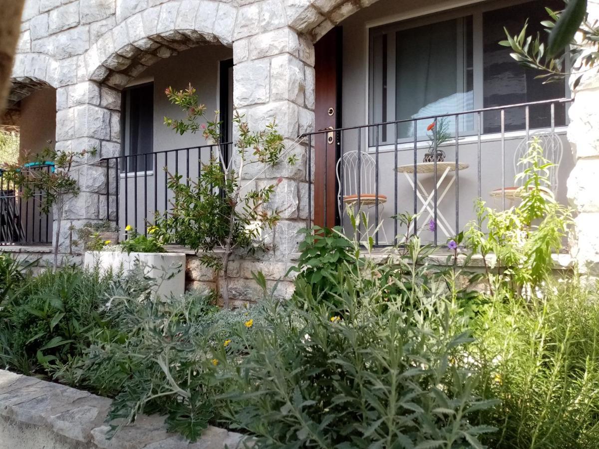Apartment Zizi Omiš Екстериор снимка