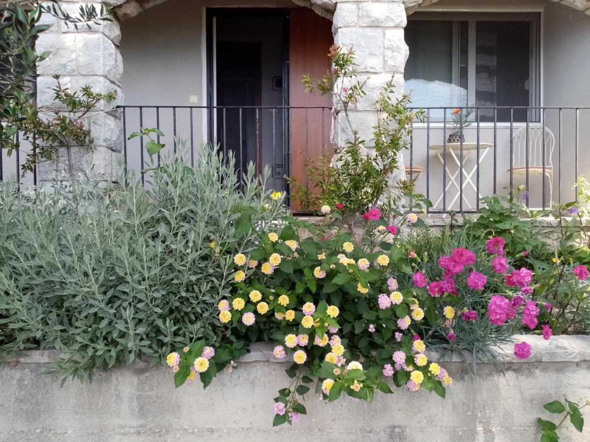 Apartment Zizi Omiš Екстериор снимка